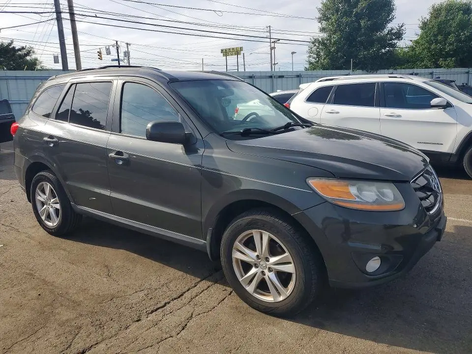 2010 HYUNDAI SANTA FE SE  