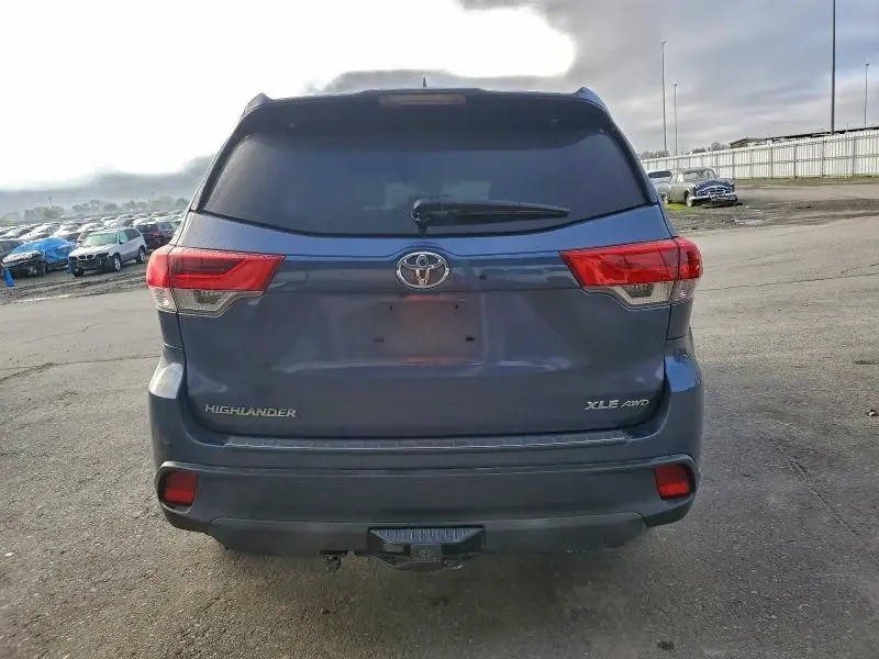 2017 TOYOTA HIGHLANDER SE  