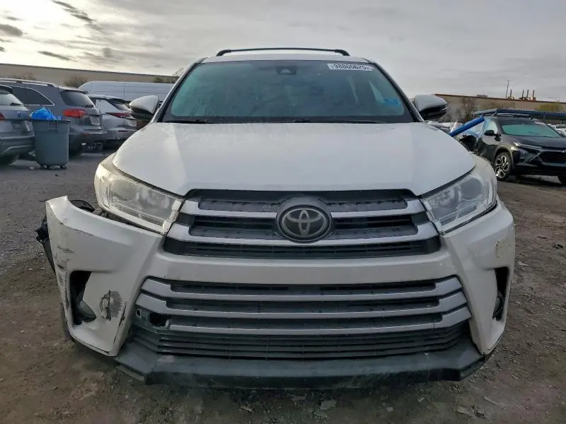 2017 TOYOTA HIGHLANDER LE  