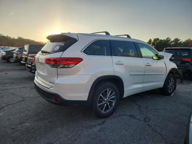 2017 TOYOTA HIGHLANDER SE  