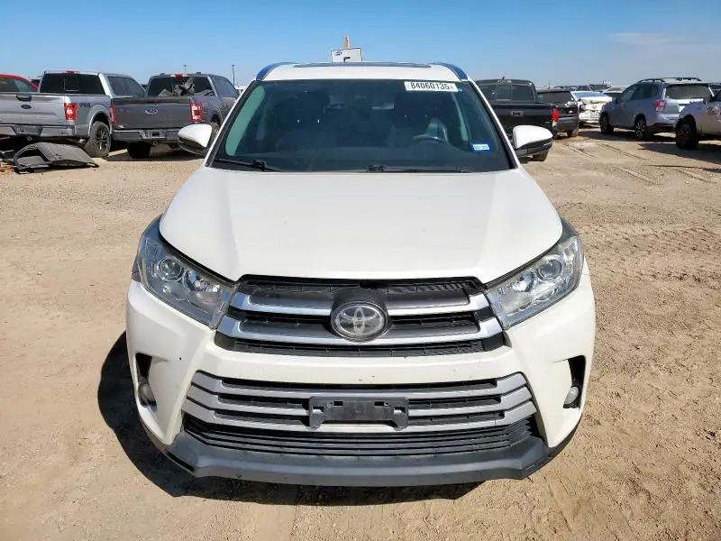 2017 TOYOTA HIGHLANDER SE