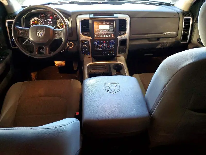2016 RAM 1500 SLT  