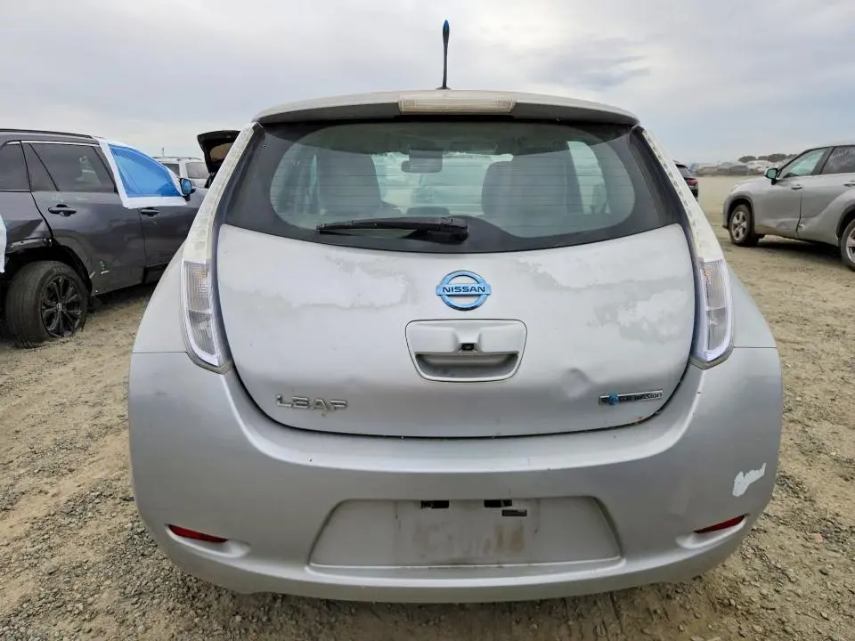 2011 NISSAN LEAF SV  