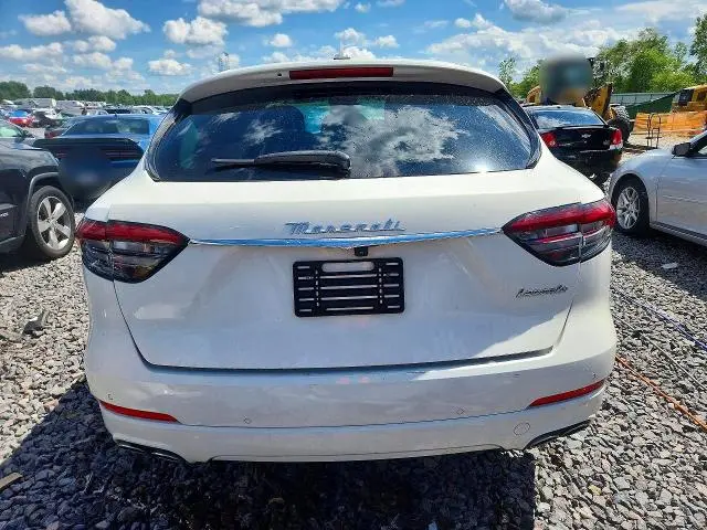 2022 MASERATI LEVANTE BASE  
