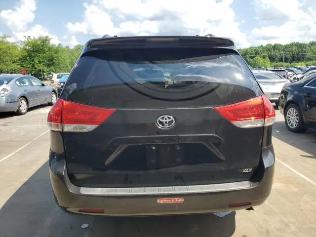 2011 TOYOTA SIENNA XLE  