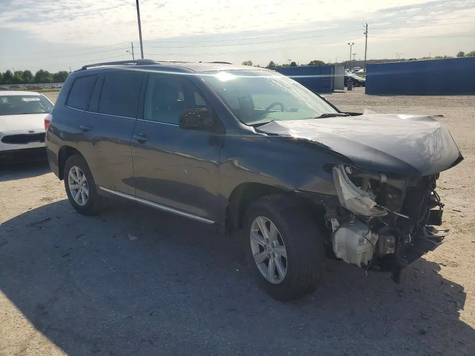 2011 TOYOTA HIGHLANDER SE  