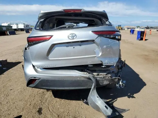 2021 TOYOTA HIGHLANDER XLE  