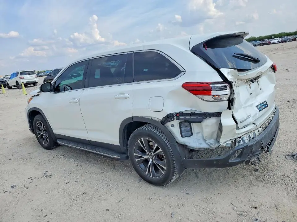 2019 TOYOTA HIGHLANDER LE  