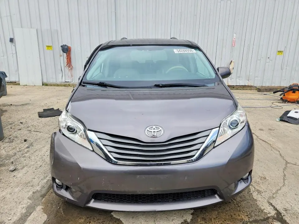2014 TOYOTA SIENNA XLE 8-PASSENGER  
