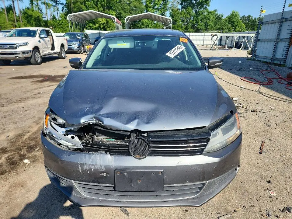 2013 VOLKSWAGEN JETTA SE  