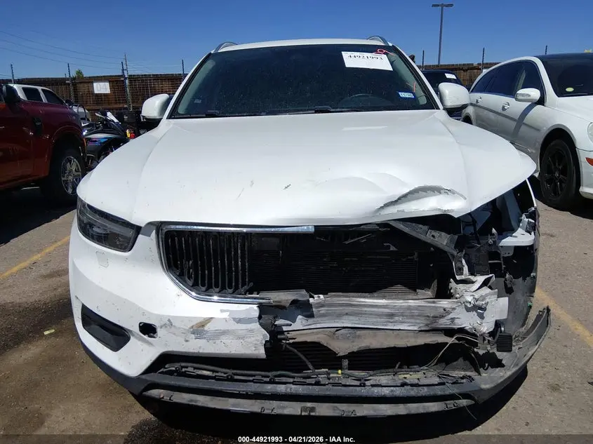 2021 VOLVO XC40 T5 MOMENTUM