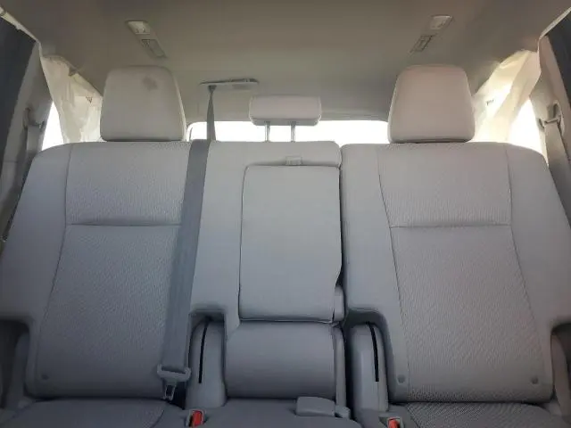 2016 TOYOTA HIGHLANDER LE  