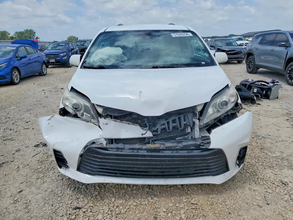 2019 TOYOTA SIENNA LE  