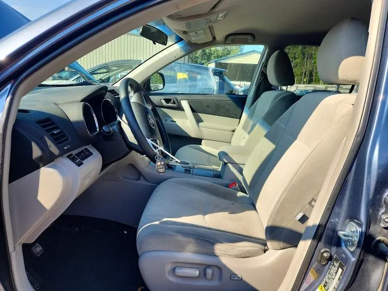 2013 TOYOTA HIGHLANDER PLUS  
