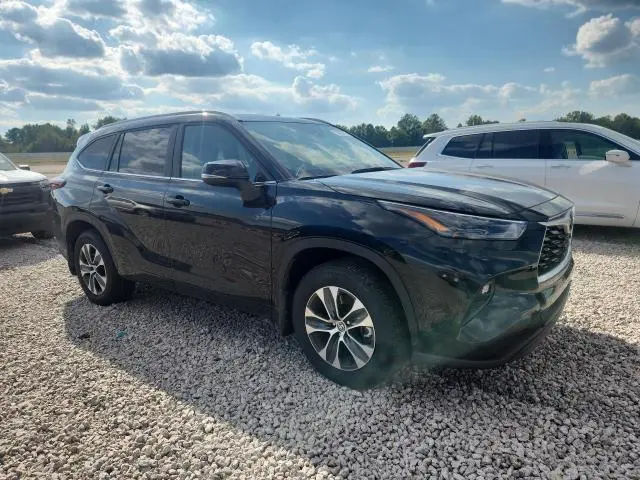 2026 TOYOTA HIGHLANDER XLE  