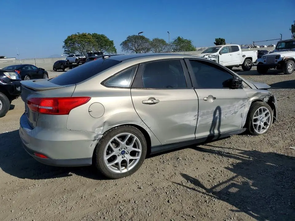 2015 FORD FOCUS SE  