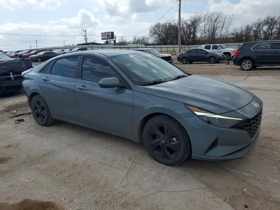 2022 HYUNDAI ELANTRA SEL  