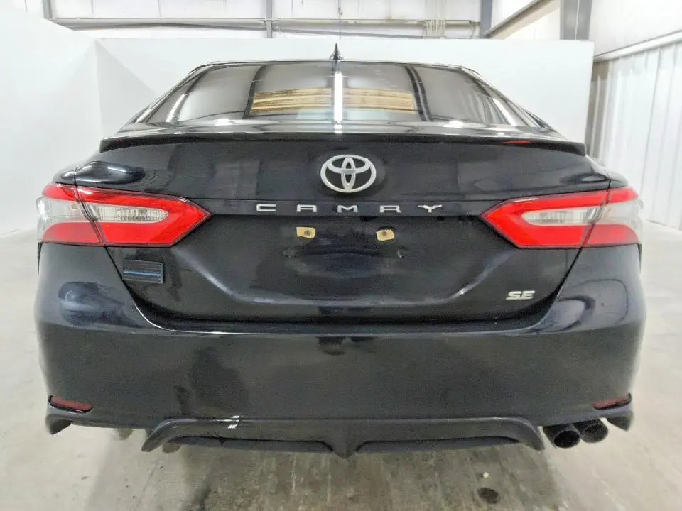 2019 TOYOTA CAMRY SE  