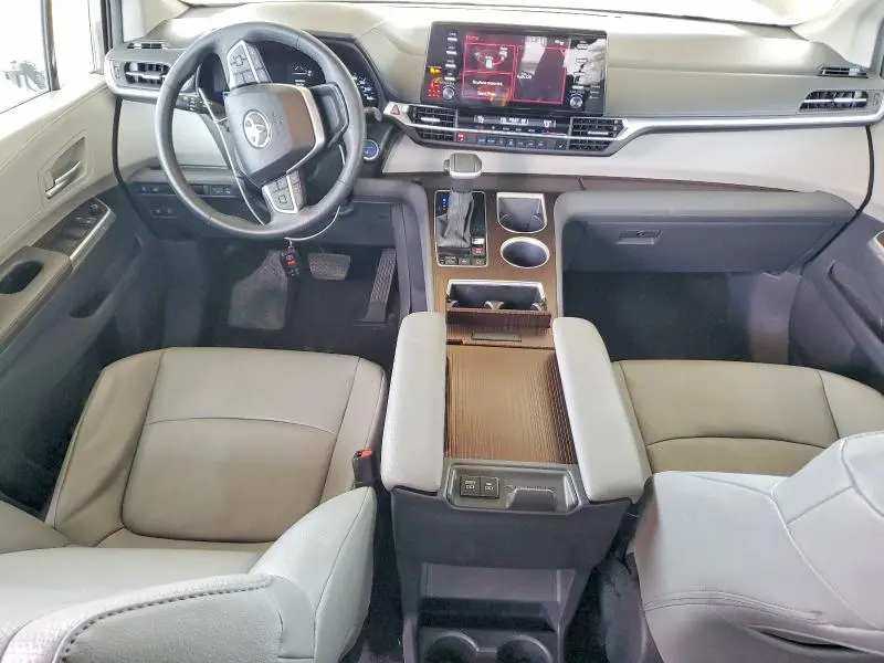 2024 TOYOTA SIENNA XLE 8-PASSENGER  