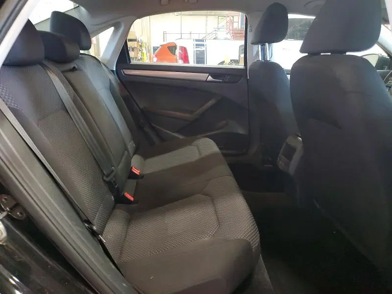 2015 VOLKSWAGEN PASSAT S  