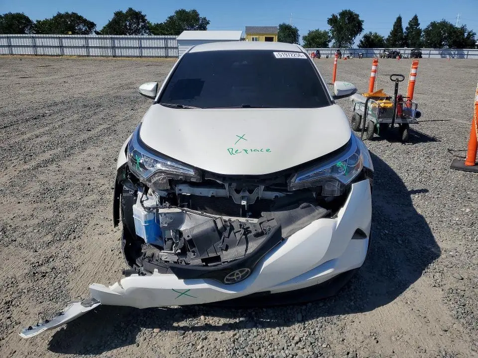 2019 TOYOTA C-HR LE  