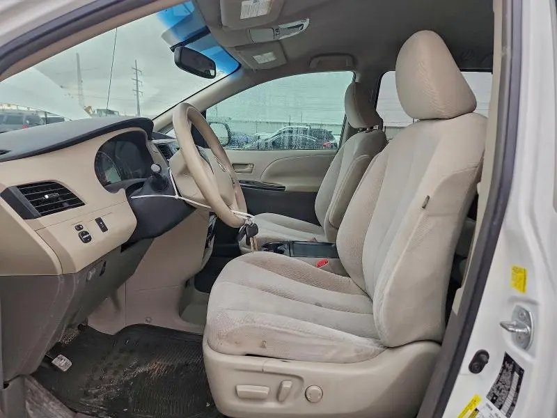 2011 TOYOTA SIENNA LE  