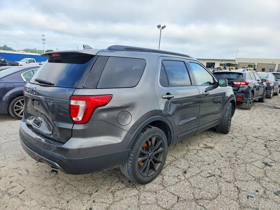 2017 FORD EXPLORER XLT  