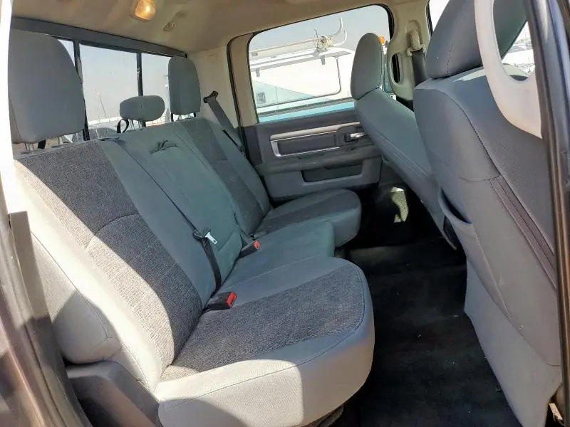 2016 RAM 1500 SLT  