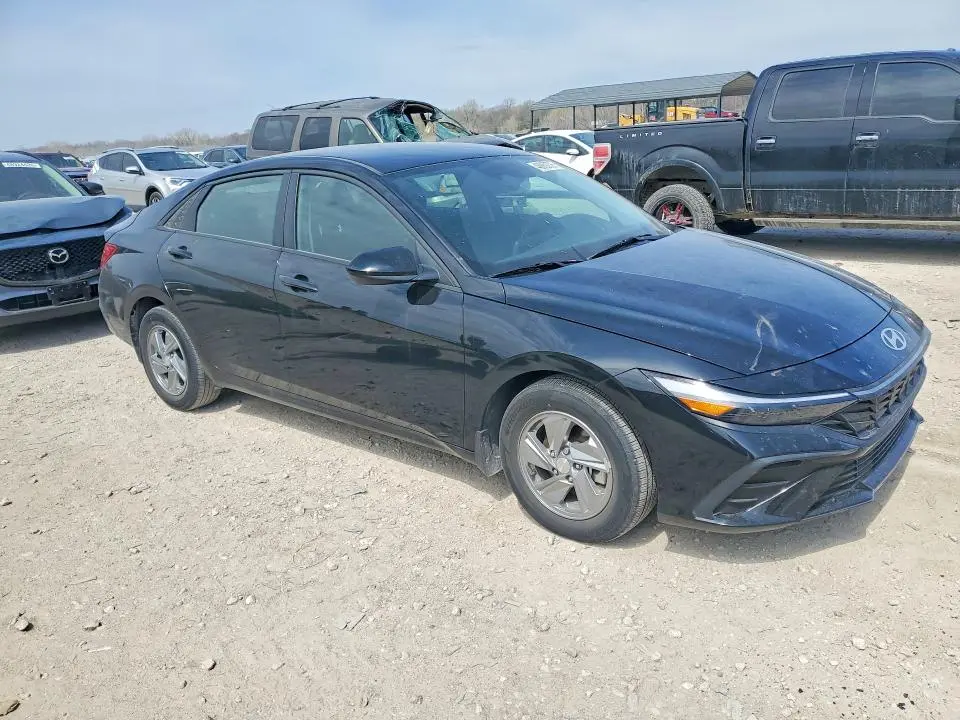2024 HYUNDAI ELANTRA SE  