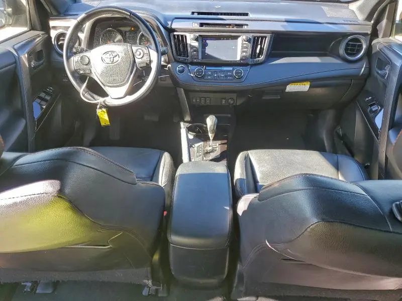 2016 TOYOTA RAV4 SE  