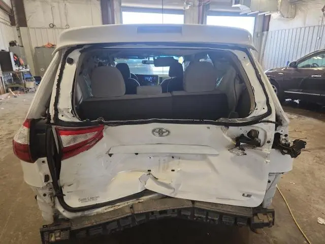 2016 TOYOTA SIENNA LE  