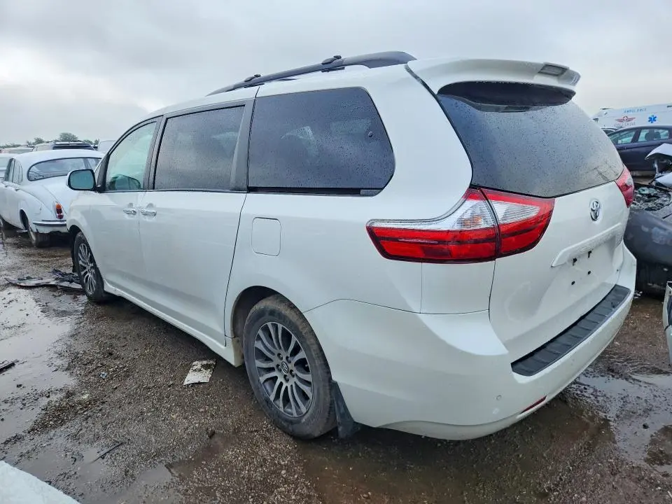 2019 TOYOTA SIENNA XLE 8-PASSENGER  