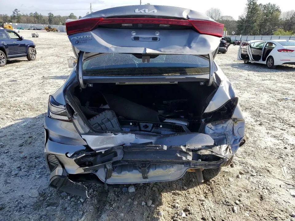 2023 KIA FORTE LXS  