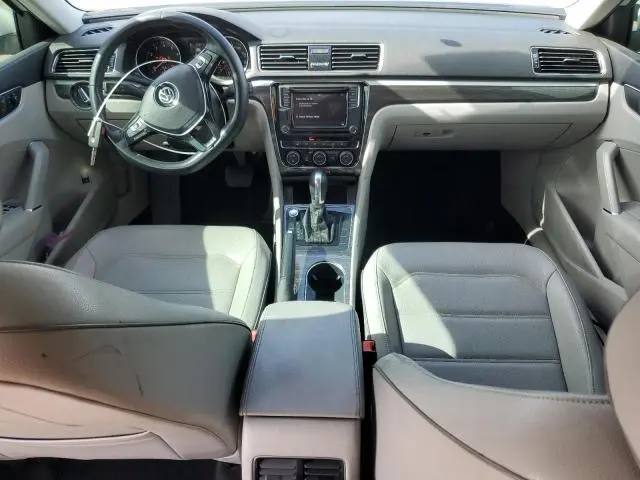 2018 VOLKSWAGEN PASSAT SE  
