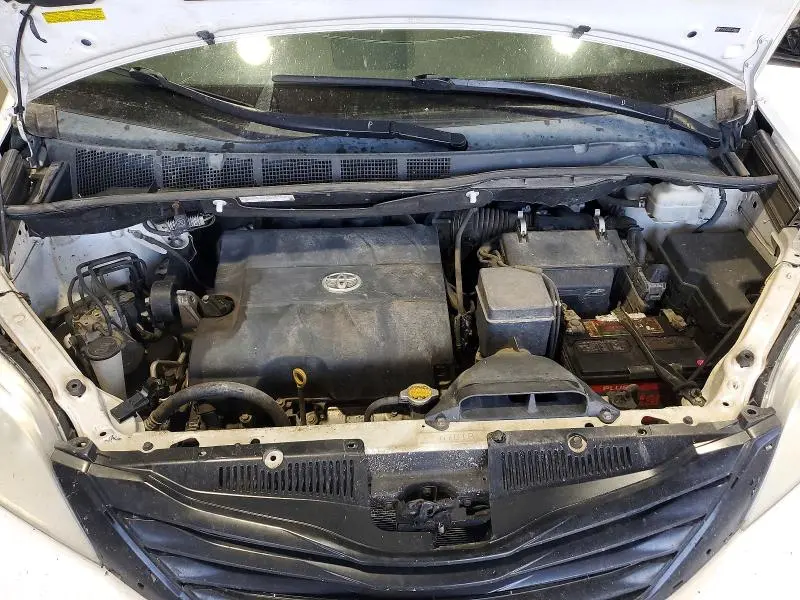 2014 TOYOTA SIENNA LE  