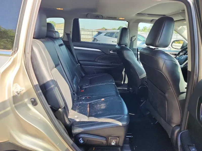 2016 TOYOTA HIGHLANDER XLE  