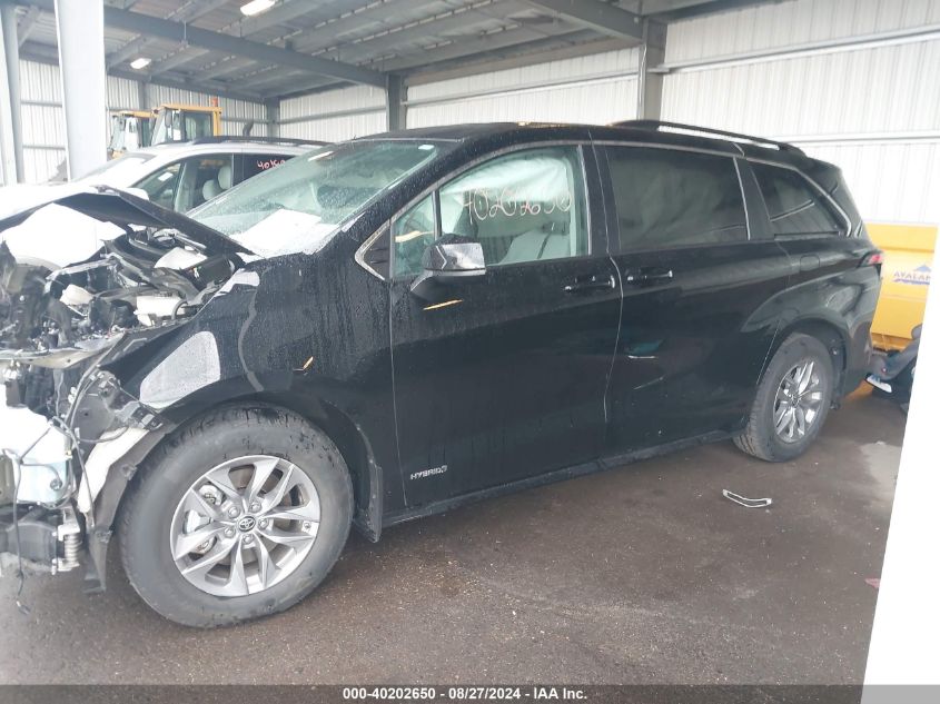 2021 TOYOTA SIENNA LE