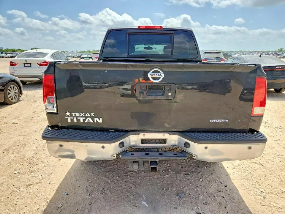 2015 NISSAN TITAN SV  