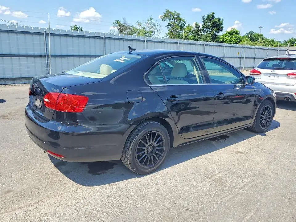 2013 VOLKSWAGEN JETTA SE  