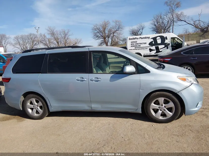 2015 TOYOTA SIENNA LE 8 PASSENGER