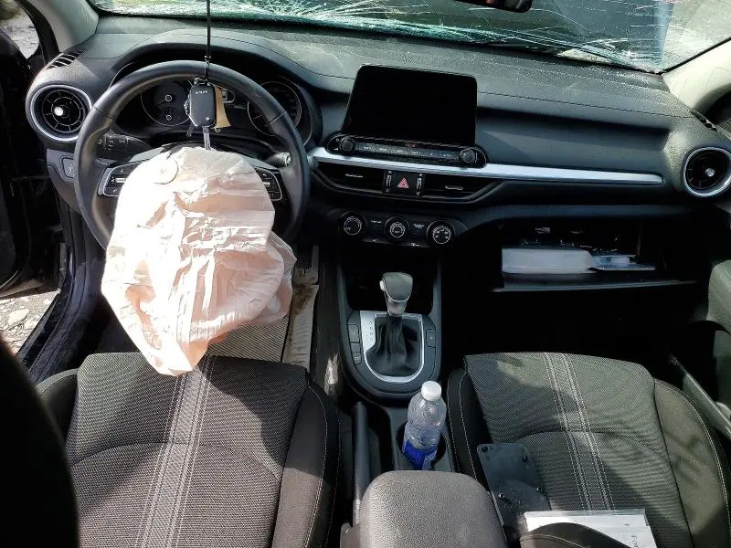 2023 KIA FORTE LX  
