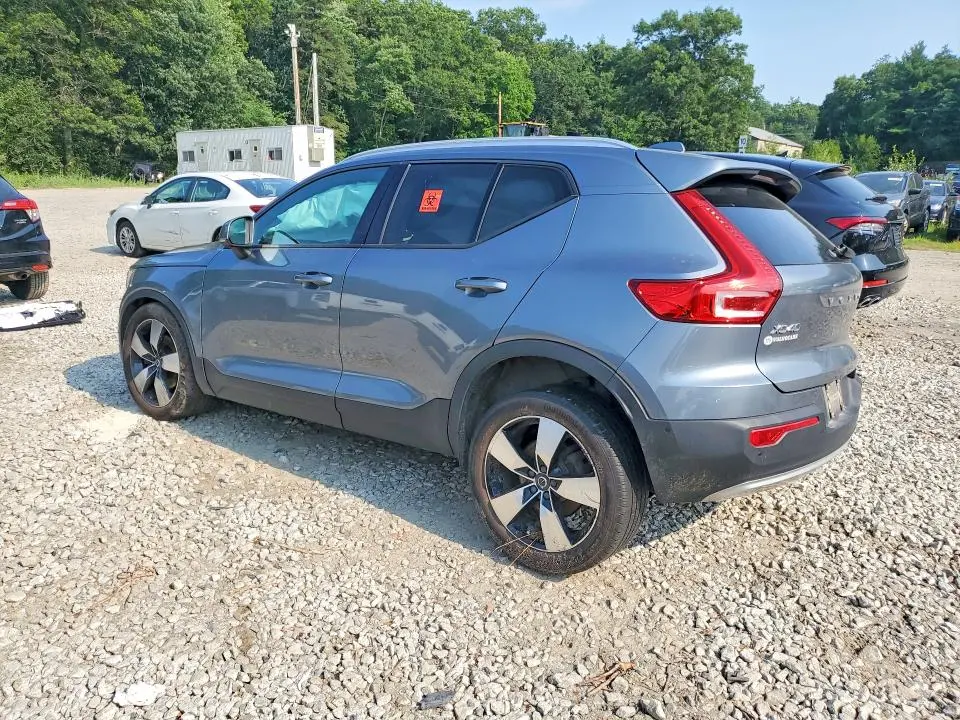2019 VOLVO XC40 T5 MOMENTUM  