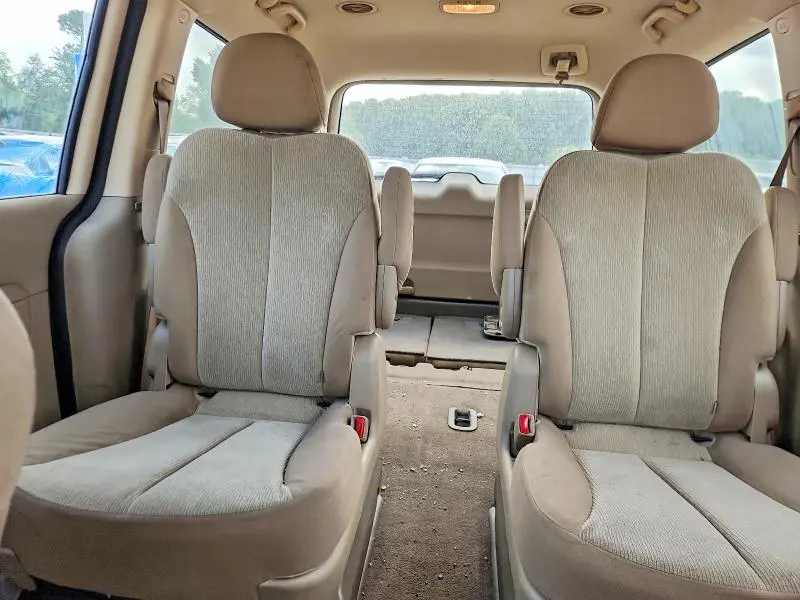 2012 KIA SEDONA LX  