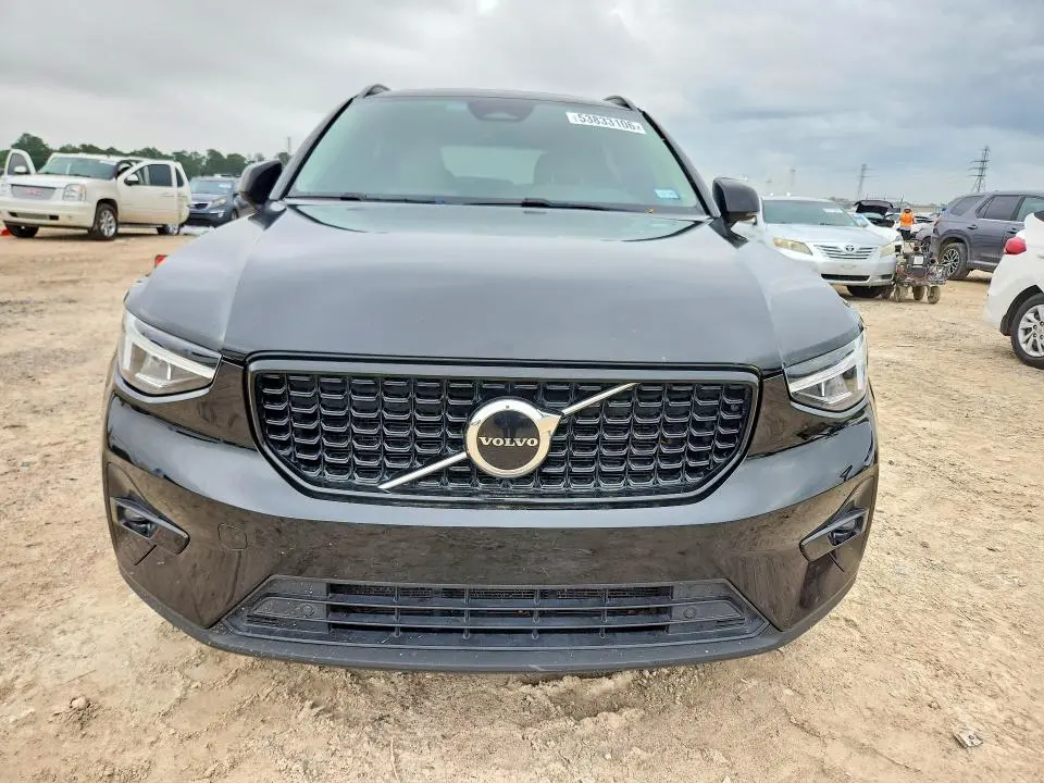 2023 VOLVO XC40 PLUS  