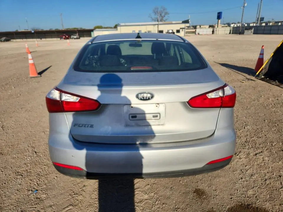 2016 KIA FORTE LX  