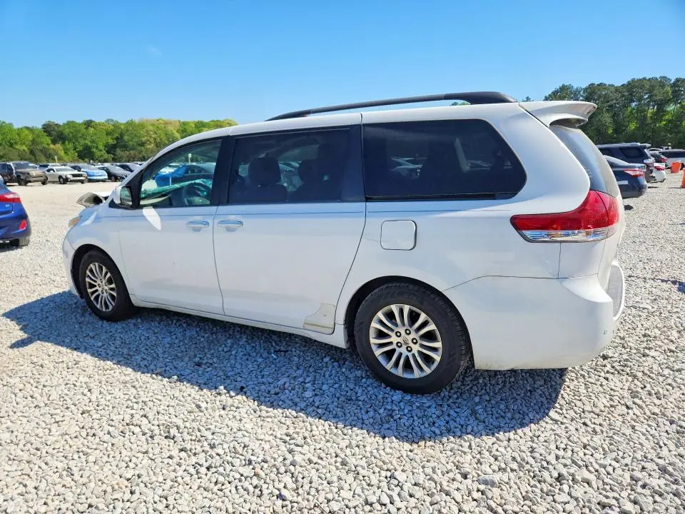 2013 TOYOTA SIENNA XLE 8-PASSENGER  