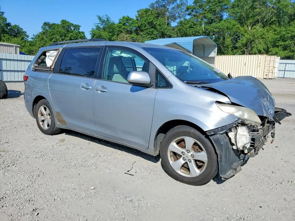 2015 TOYOTA SIENNA LE  