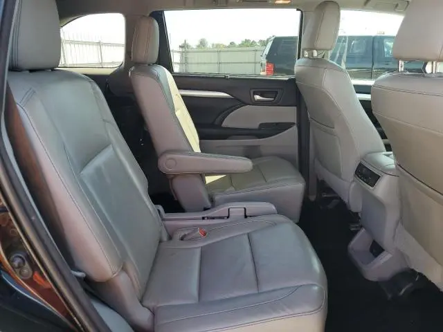 2016 TOYOTA HIGHLANDER XLE  