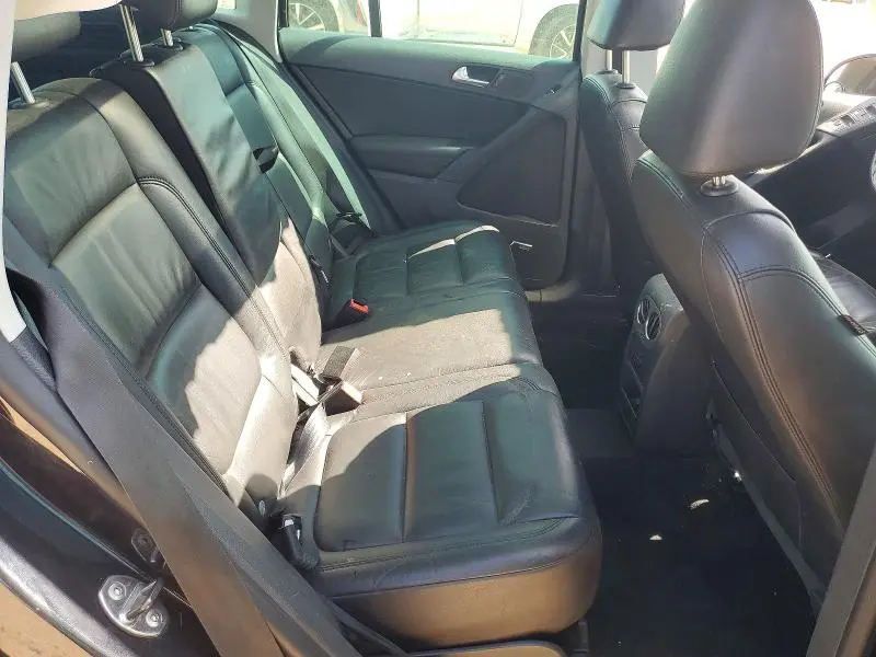 2011 VOLKSWAGEN TIGUAN S  