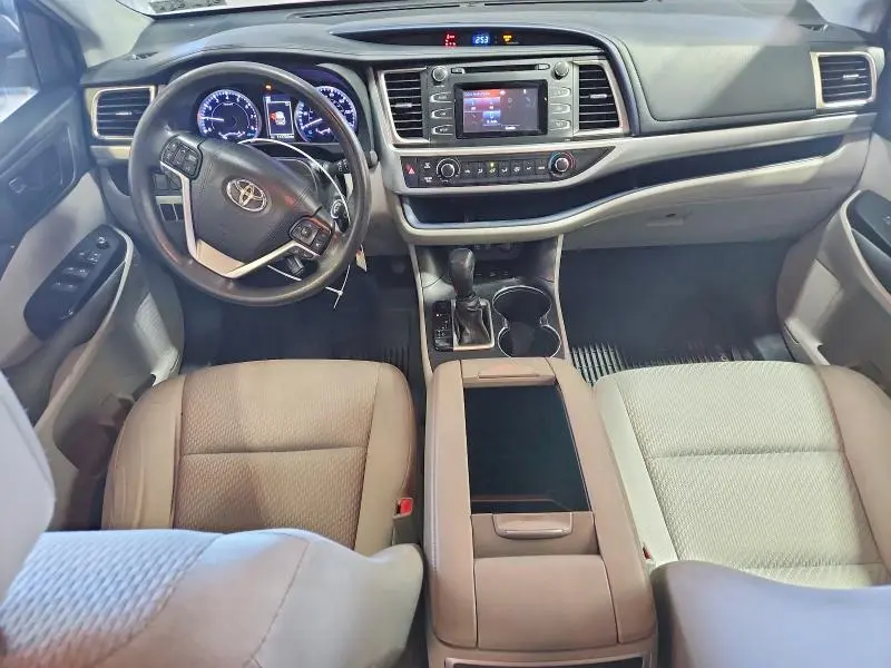 2019 TOYOTA HIGHLANDER LE  